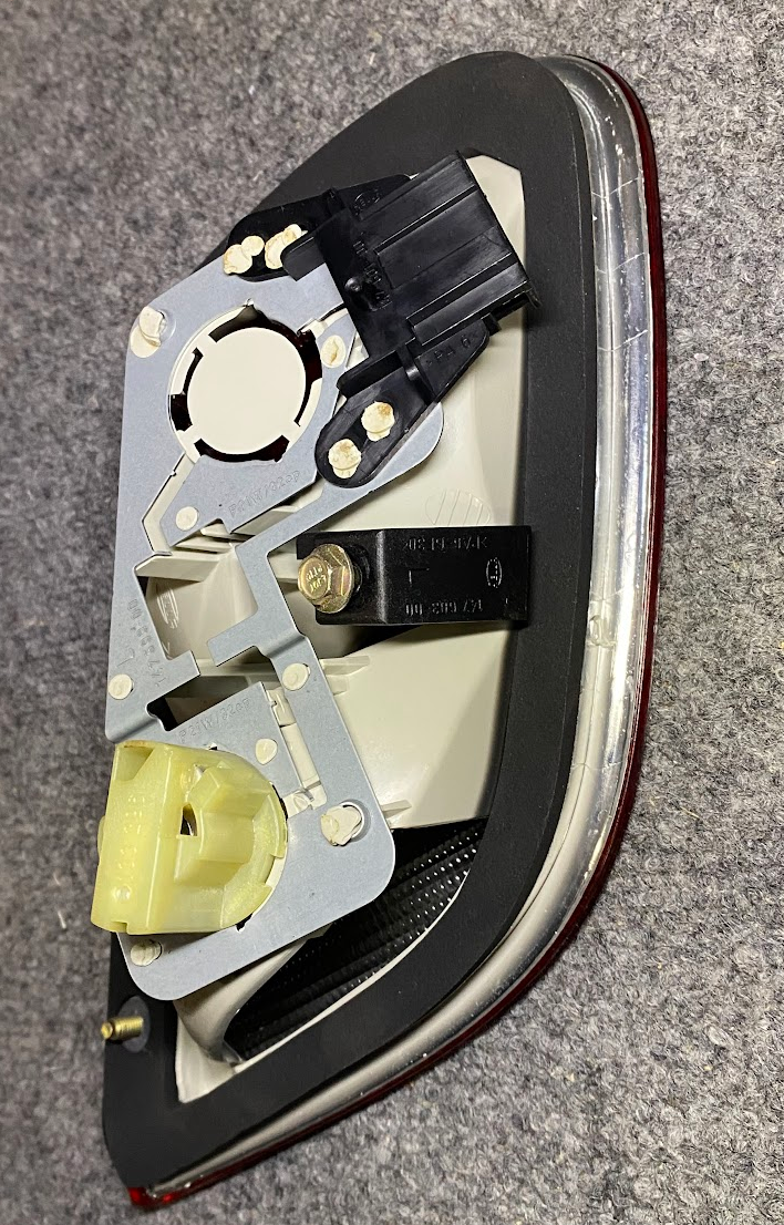 Mercedes-Benz Left Tail Lamp Assembly - 208-820-07-64 -MBZ CLK320, CLK430 & More
