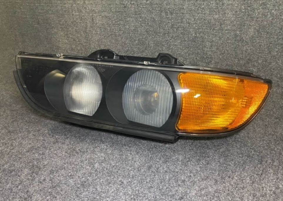Hella Front RH Headlight Assy - H11410021 / 63128362552 - For BMW 540i & More