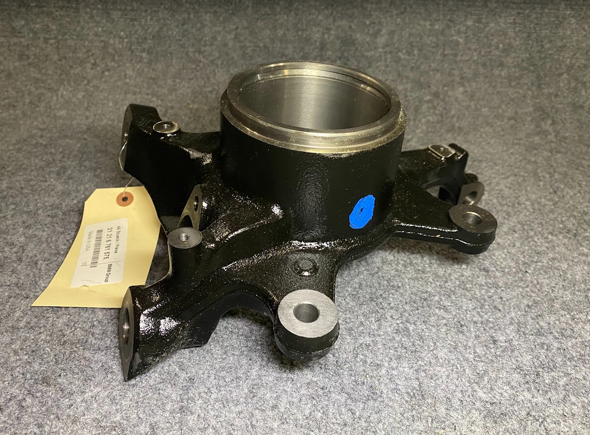BMW Group Left Steering Knuckle - 31-21-6-761-575 - Fits BMW X5 2000-2006