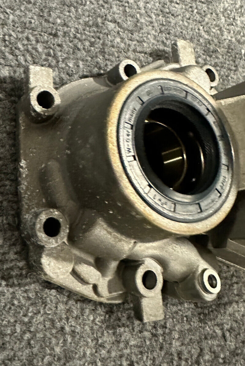 Mercedes-Benz Rear Transmission Case -A2012700011- Fits MBZ 300E / 300D & Others