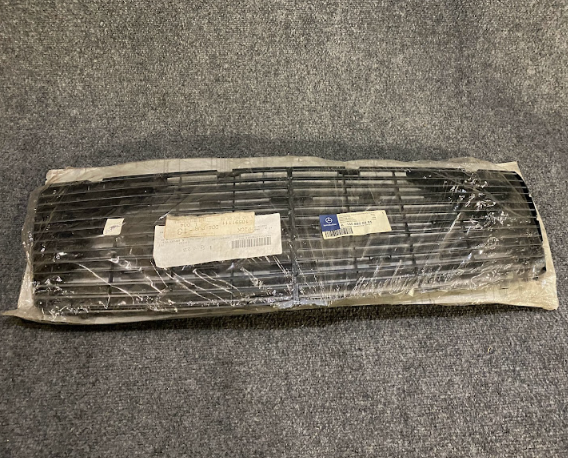 Mercedes Benz Grille Assembly - A 140 880 04 85 - Fits MBZ S500, S600 & More