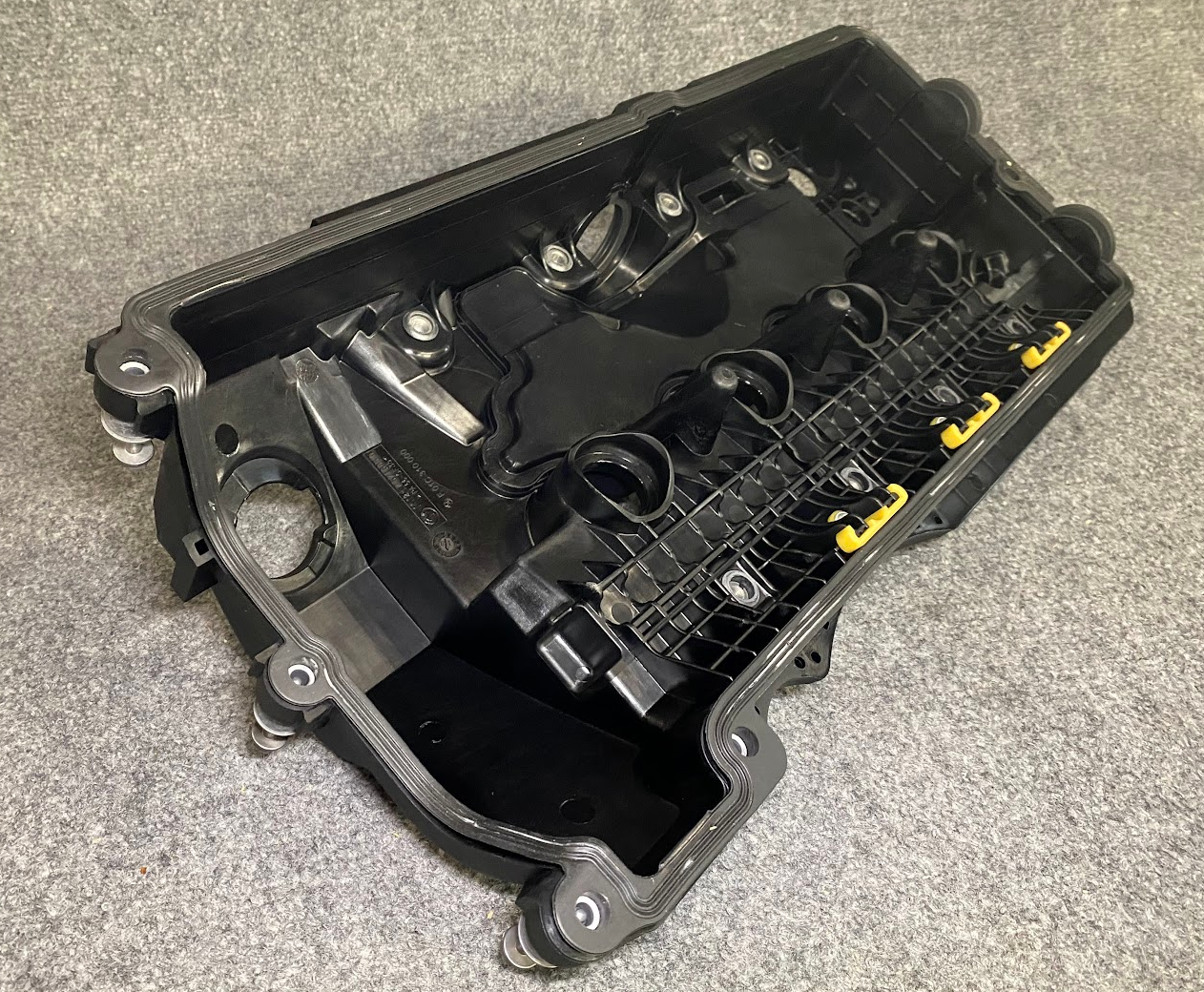 BMW RH Cylinder Head Cover - 11-12-7-563-474 - BMW 550i, 650i, X5, 750Li & More