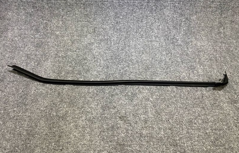 Mercedes-Benz Window Channel - A 126 670 01 38 - Fits MBZ 560SEC, 500SEC 84-91