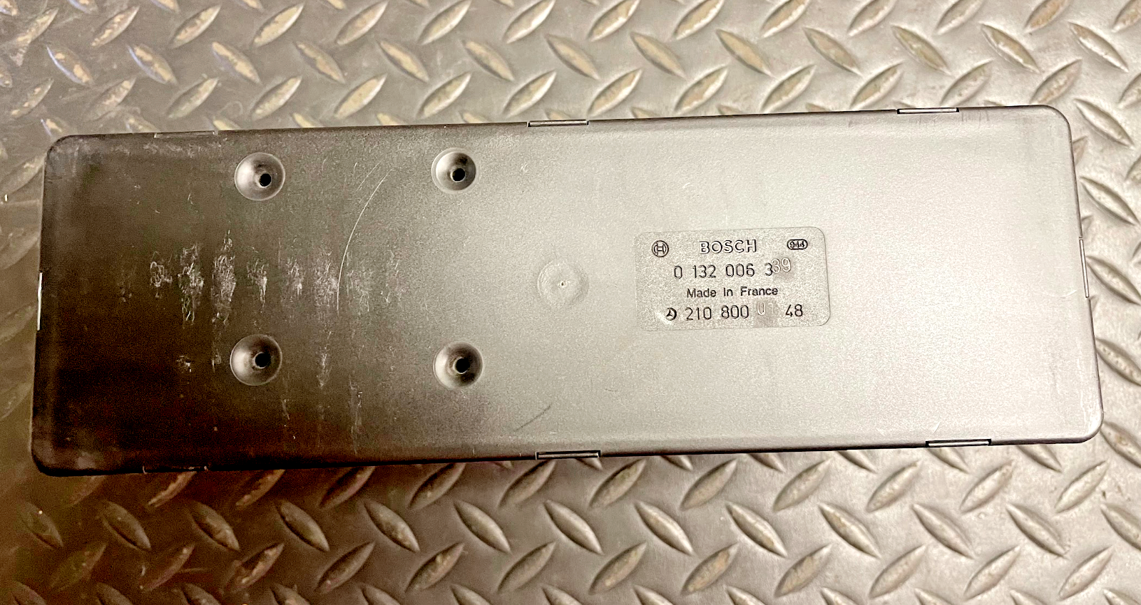 Mercedes-Benz/Bosch Vacuum Pump - 0 132 006 339 / 210 800 01 48 - Fits MBZ W210