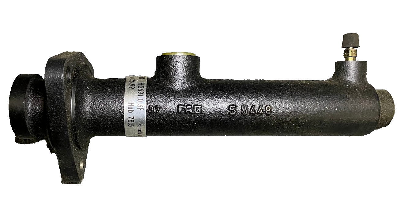 Mercedes-Benz Rear Brake Master Cylinder 0044307101 For MBZ T2/LN1, Vario & More