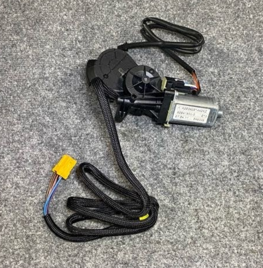 Mercedes-Benz Front Right Seat Motor - A 203 820 14 42 - Fits MBZ CLK & E Class