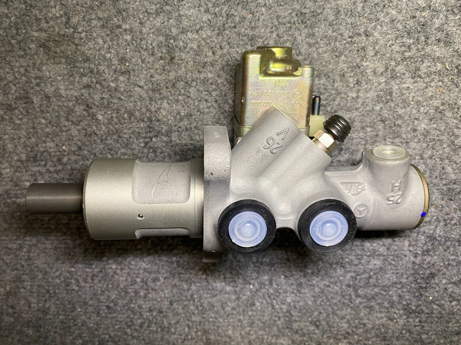 Mercedes-Benz Brake Master Cylinder - A0054305501 - Fits MBZ 400SE & Others
