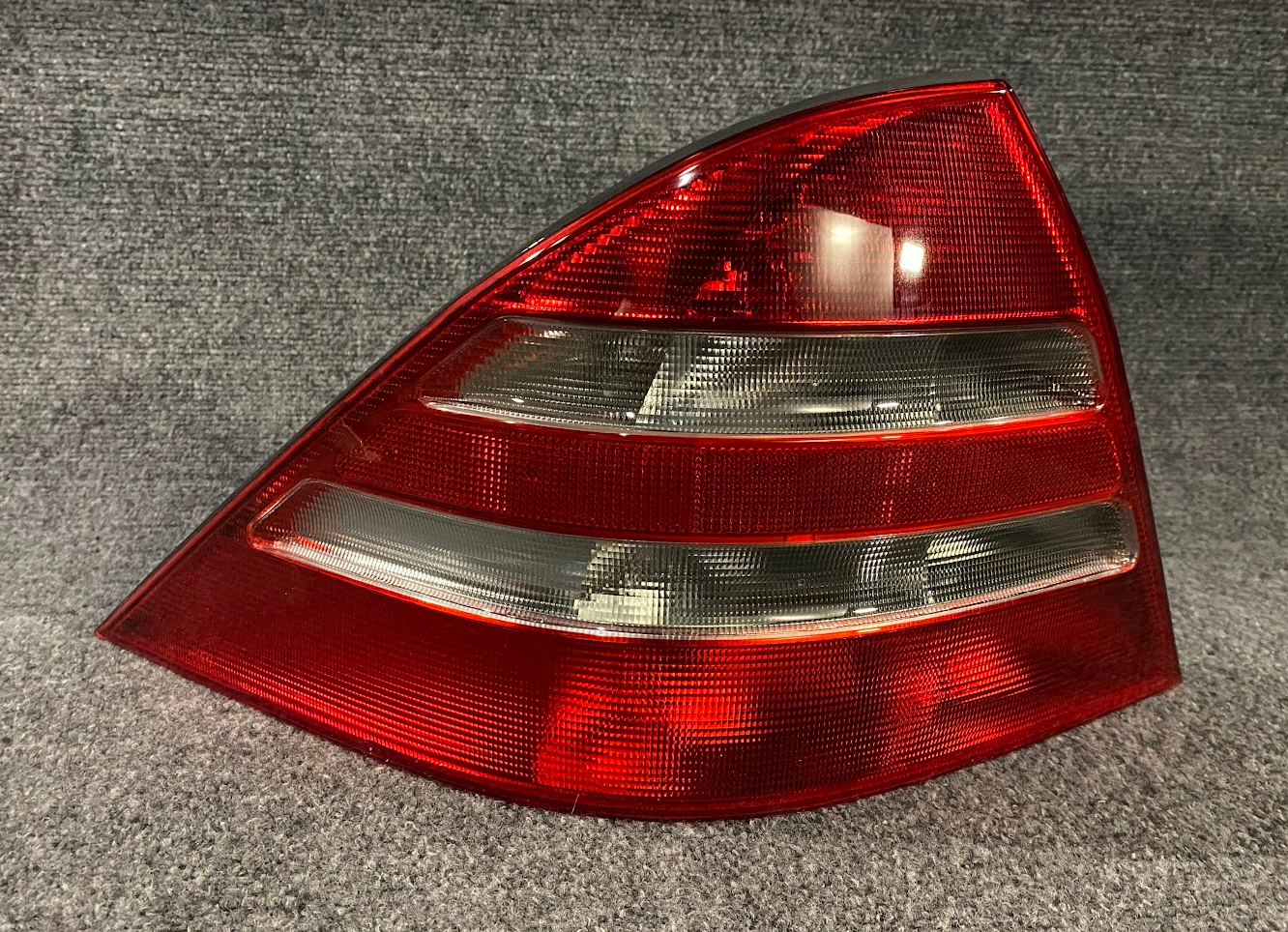 Left Tail Lamp Assy - 112 0401 / 255121L / 220-820-01-64 - Fits MBZ S-Class