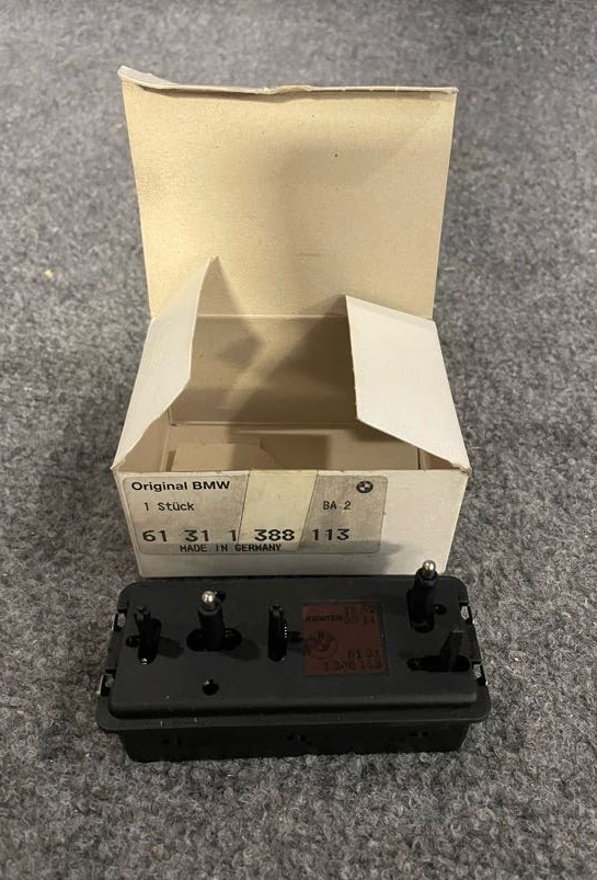 BMW Front Right Seat Adjusting Switch - 61-31-1-388-113 - BMW 735i, 735iL & More