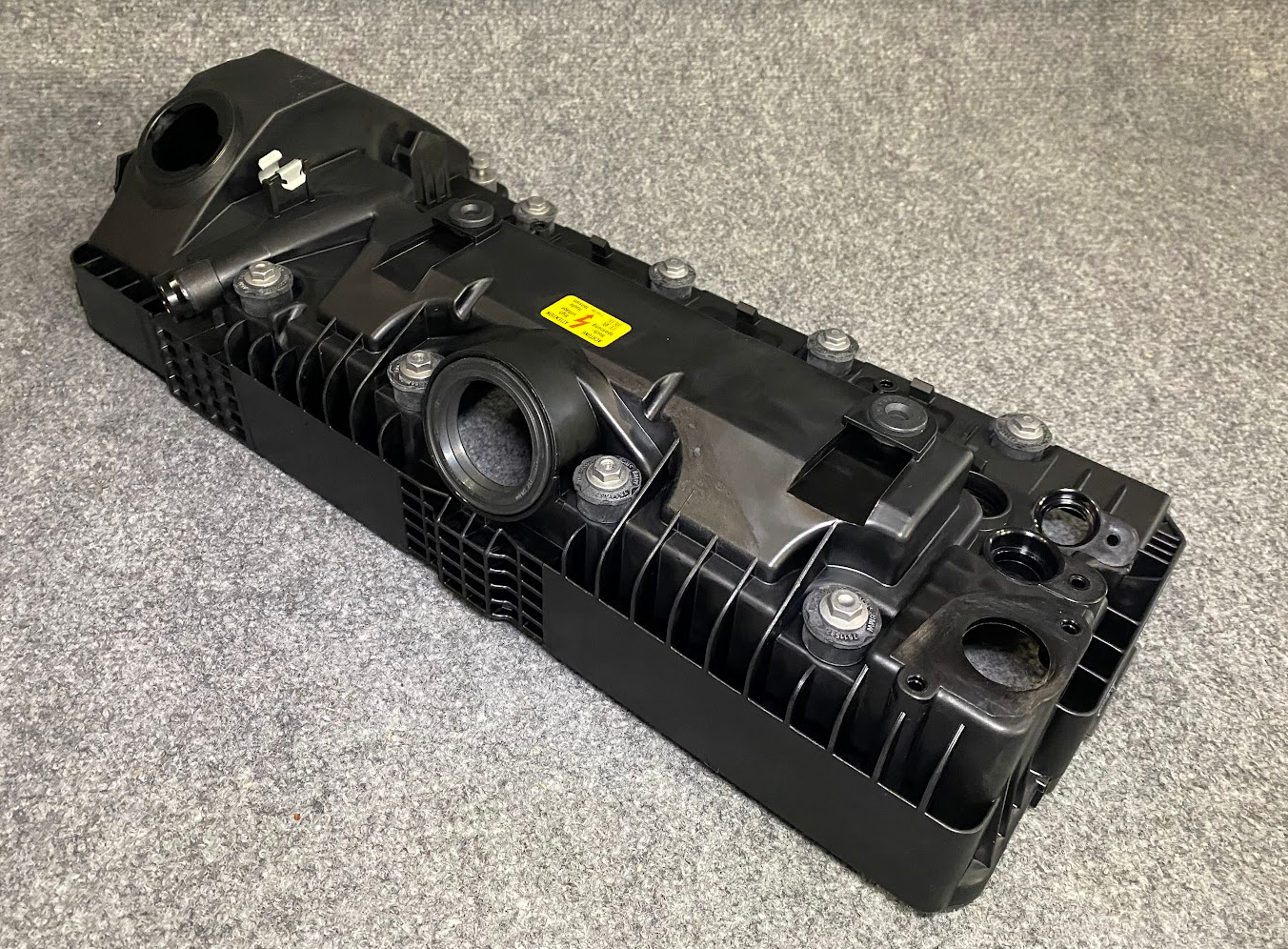 BMW RH Cylinder Head Cover - 11-12-7-563-474 - BMW 550i, 650i, X5, 750Li & More