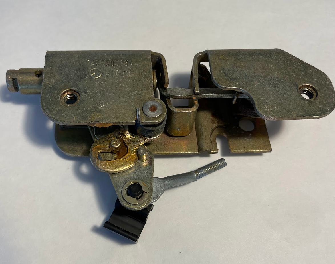 Mercedes-Benz Rear Trunk Lid Lock Latch - 140-750-02-84 - For MBZ S420 & More