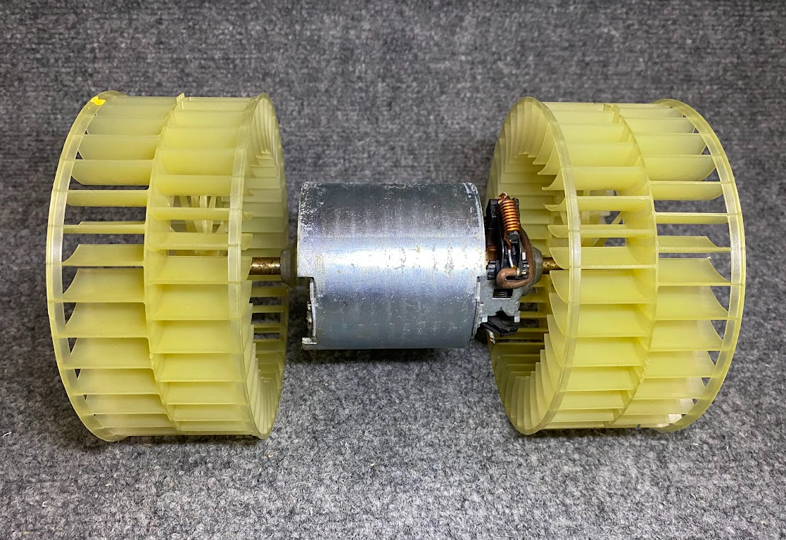 Blower Motor - 000 830 79 08 A - For Mercedes E320, 300DT, 300E, 300TDT & More
