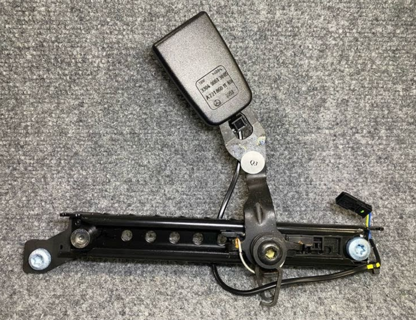 Mercedes-Benz Left Buckle - 221-860-11-69-9051 - For MBZ S350, S550, S600 & More