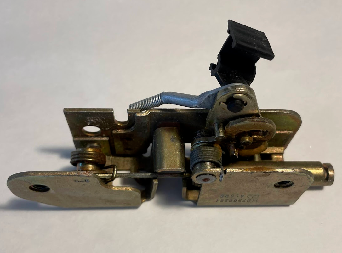 Mercedes-Benz Rear Trunk Lid Lock Latch - 140-750-02-84 - For MBZ S420 & More