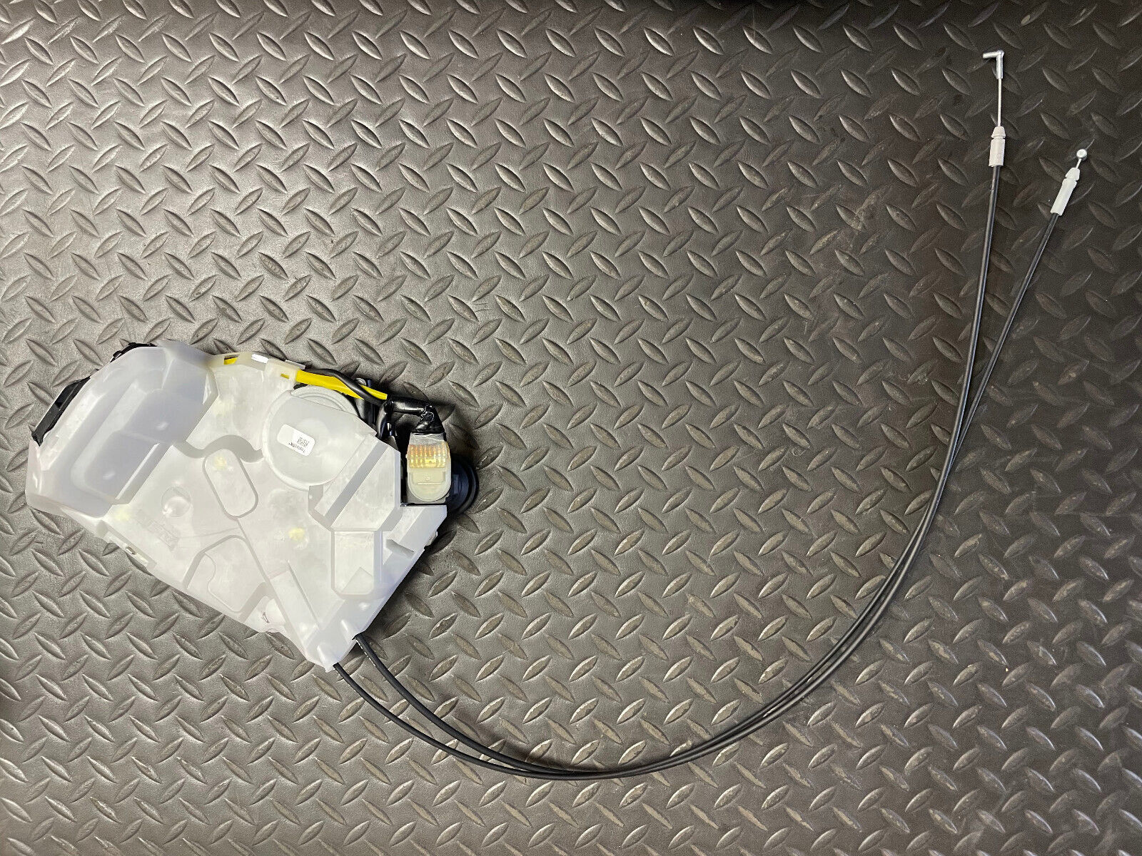 Toyota LH Power Sliding Door Lock Assy -6930008021- For Toyota Sienna