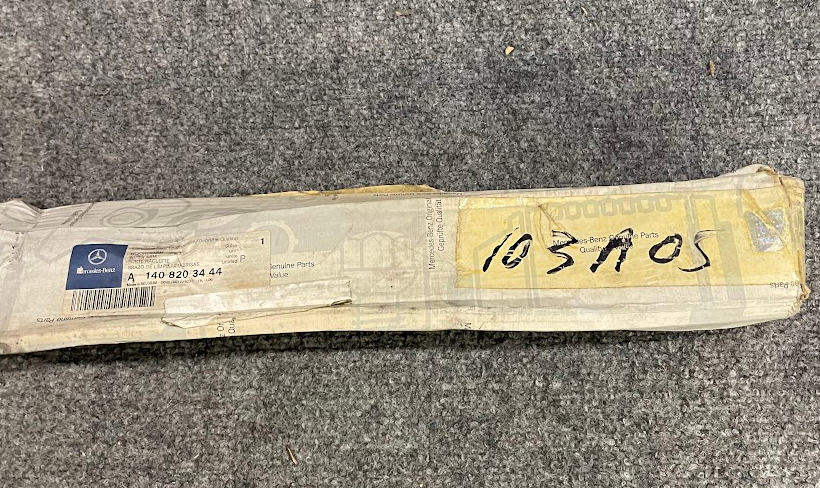 Mercedes-Benz RH Wiper Arm - 140-820-34-44 - Fits MBZ 300SD / S500 & Others
