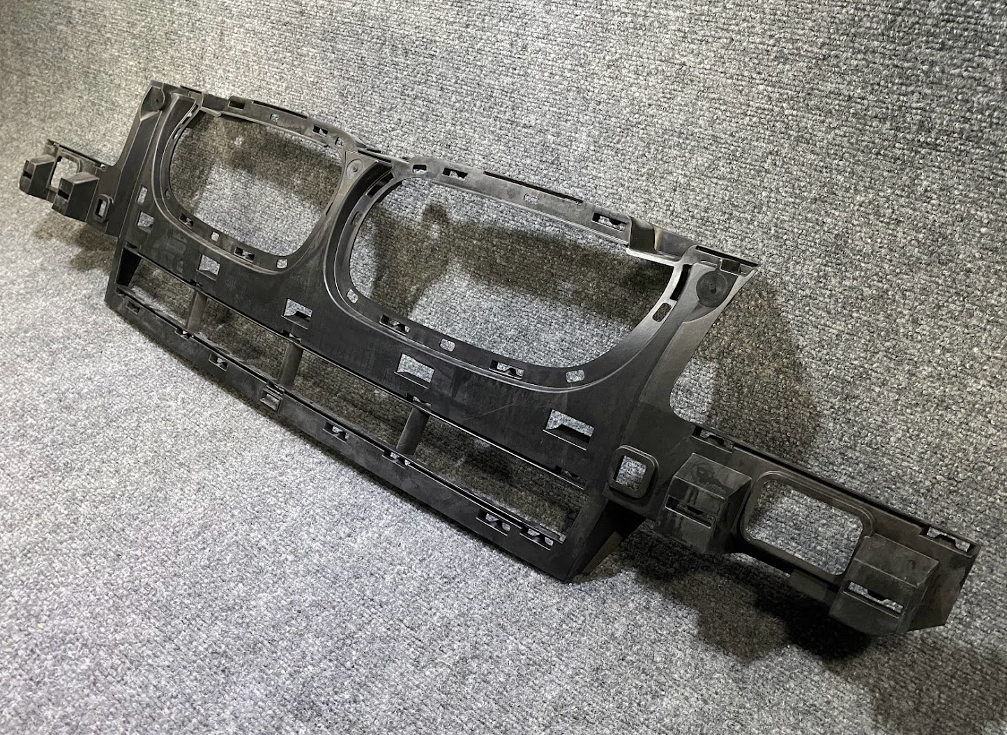 BMW Front Bumper Center Grille Bracket - 51-11-3-400-898 - Fits BMW X3 2004-2006