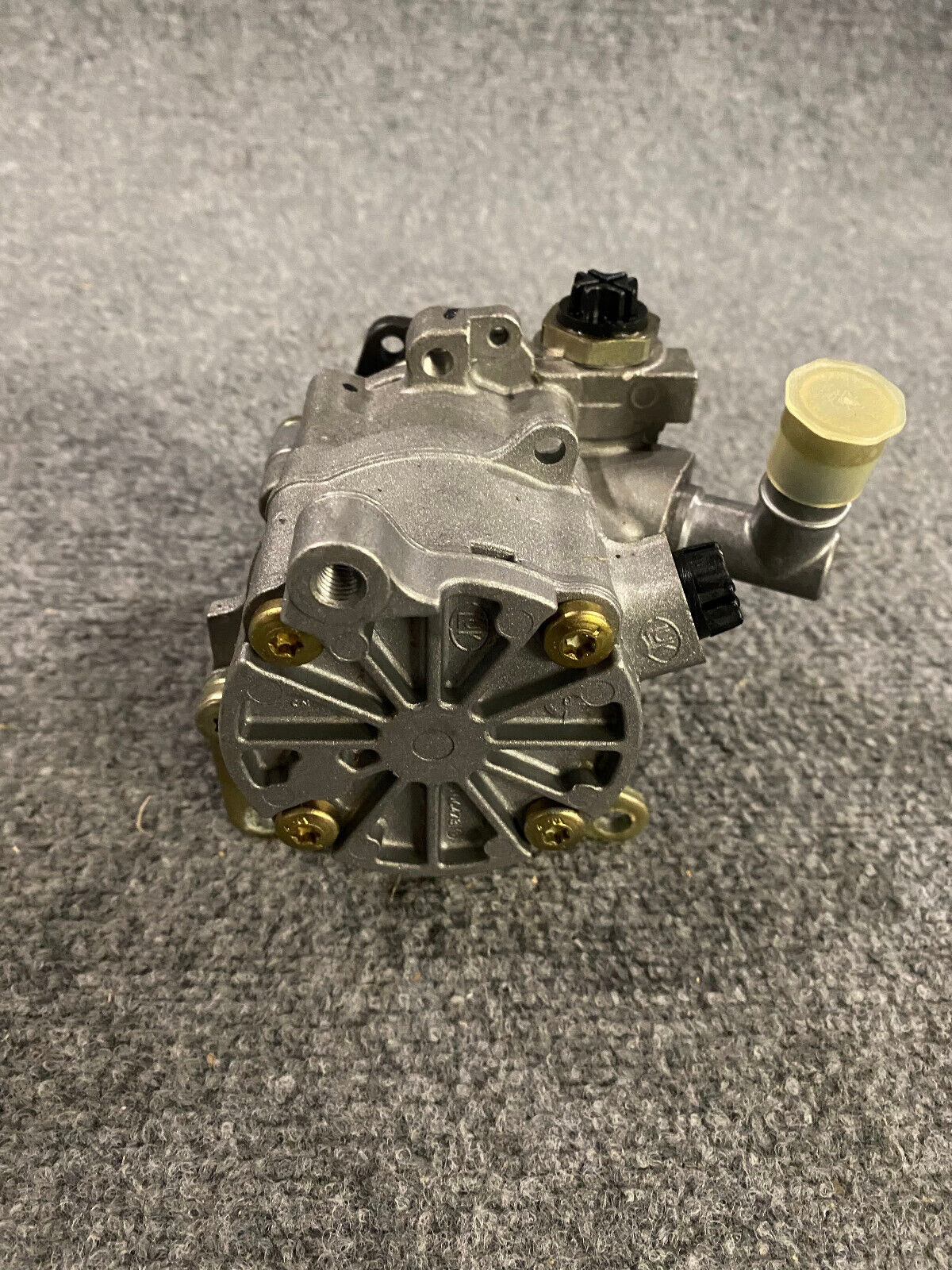 Mercedes-Benz Hydraulic Pump - A0024661901 - Fits MBZ E300 1996 - 1999