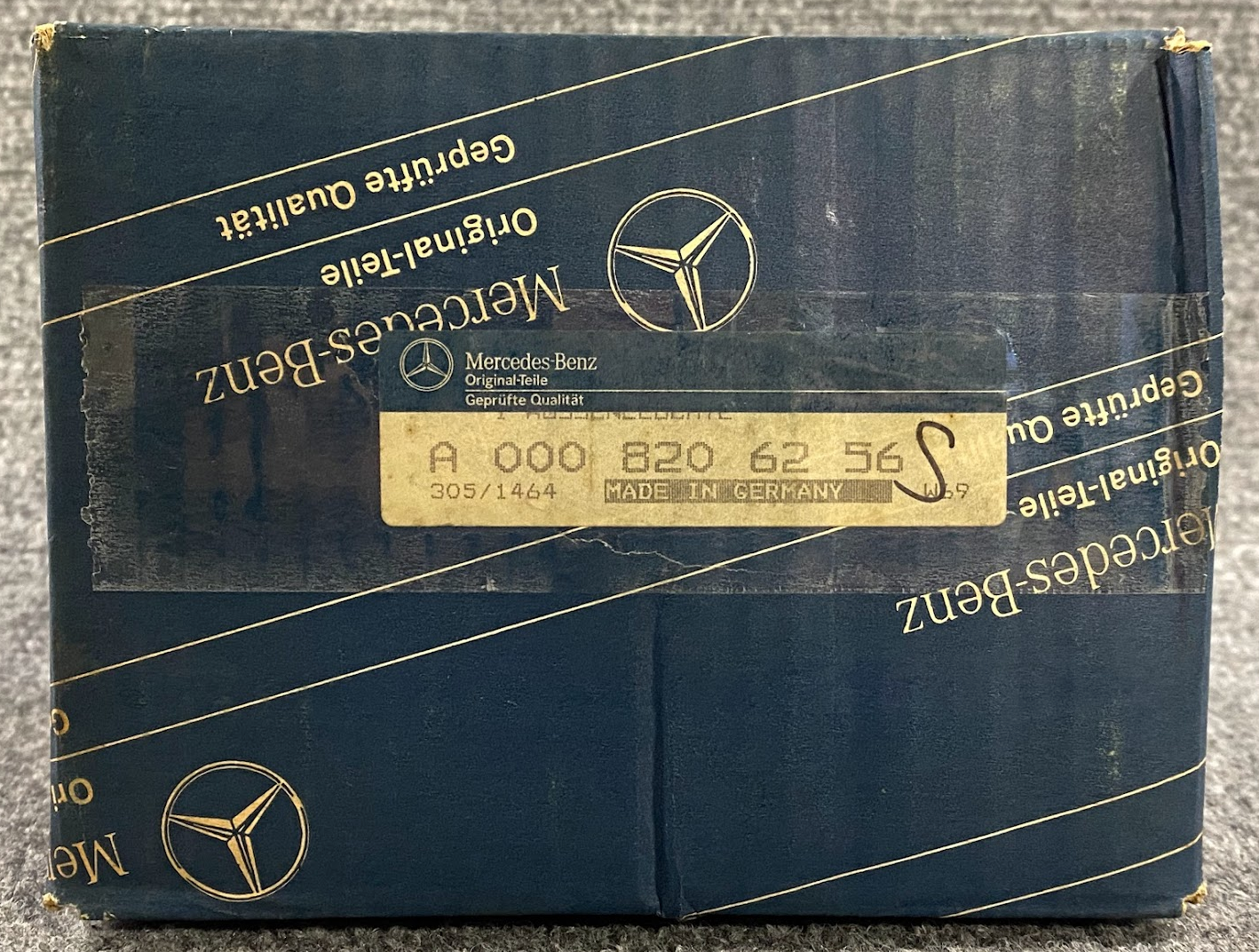 Hella Front Fog Lamp - 1N6 002 659-03 / A 000 820 62 56 - Fits MBZ O305 1968-73