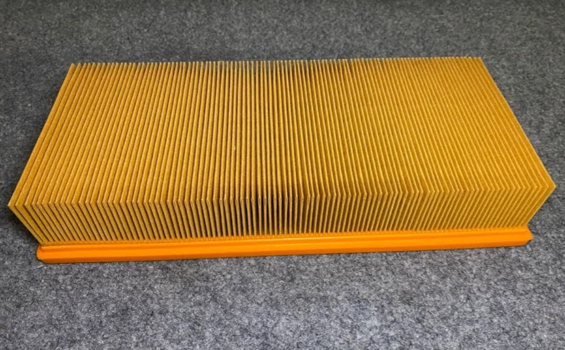 Hengst Air Filter - E215L / 13 72 1 726 916 - For BMW 525i, M5, 525iT 91-95