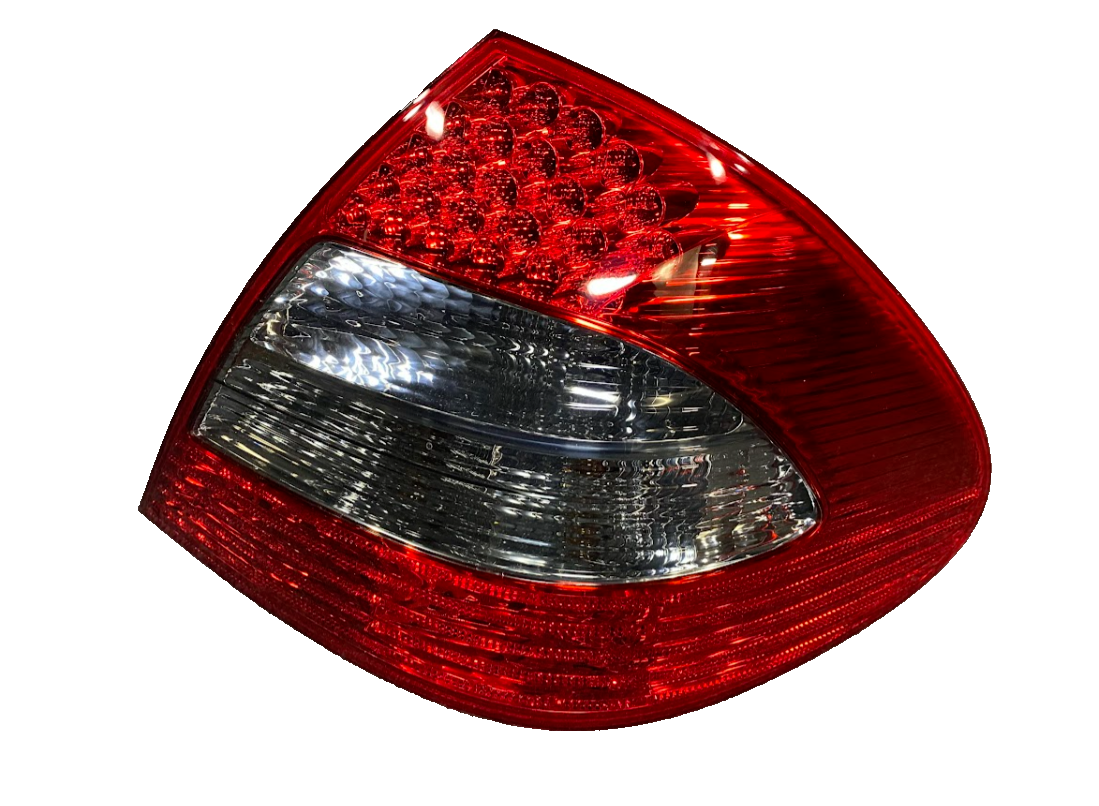 Mercedes-Benz Tail Lamp Assembly - A 211 820 26 64- MBZ E320, E350, E550, E63AMG