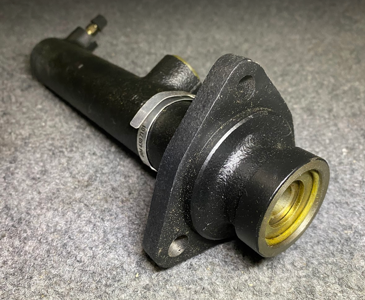 Mercedes-Benz Rear Brake Master Cylinder 0044307101 For MBZ T2/LN1, Vario & More