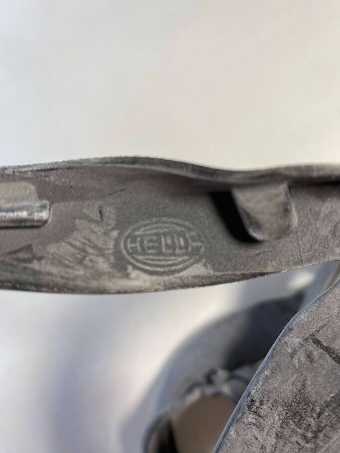Mercedes-Benz RH Outer Headlight Seal - 210-826-12-80 -For MBZ E300, E320 & More