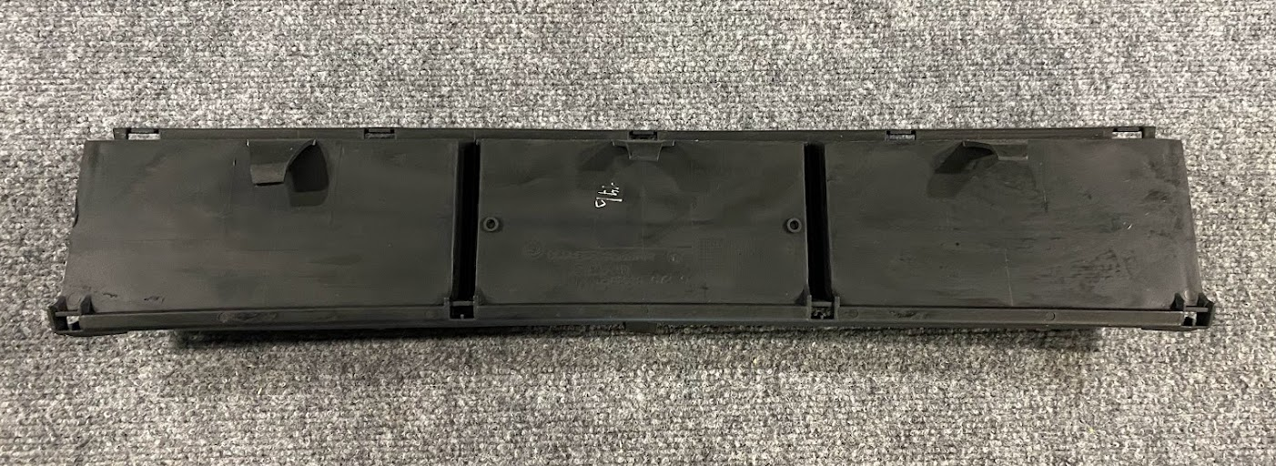 Genuine BMW Closed Grid - 51-11-8-235-672 - Fits BMW 525i, 530i & 540i