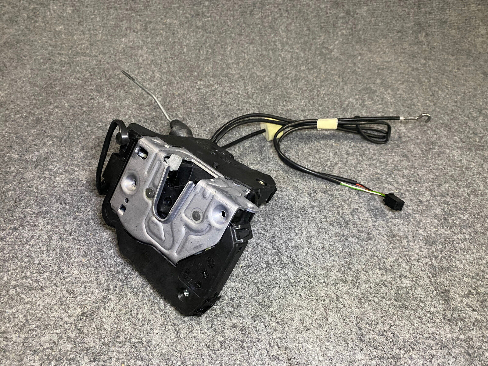 Mercedes-Benz Front Left Door Lock - A2117200335 - Fits MBZ E320 / E350 & Others