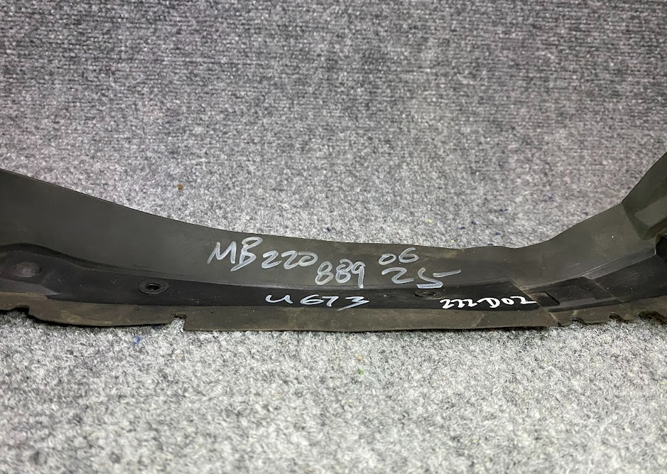 Mercedes-Benz Rear RH Fender Seal- 220 889 06 25 - Fits MBZ S500, S430 & More