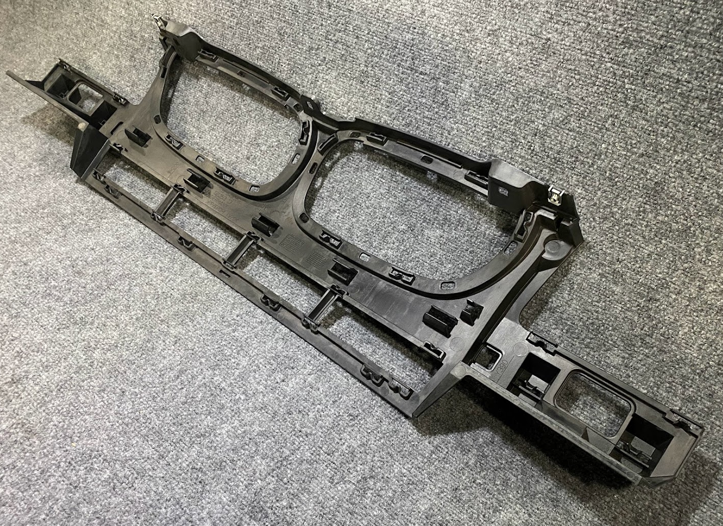BMW Front Bumper Center Grille Bracket - 51-11-3-400-898 - Fits BMW X3 2004-2006