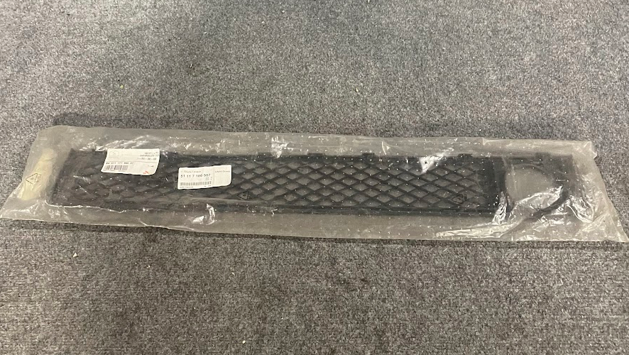 BMW Front Bumper Center Grille - 51-11-7-186-507 - For BMW 7 Series 2009-2011