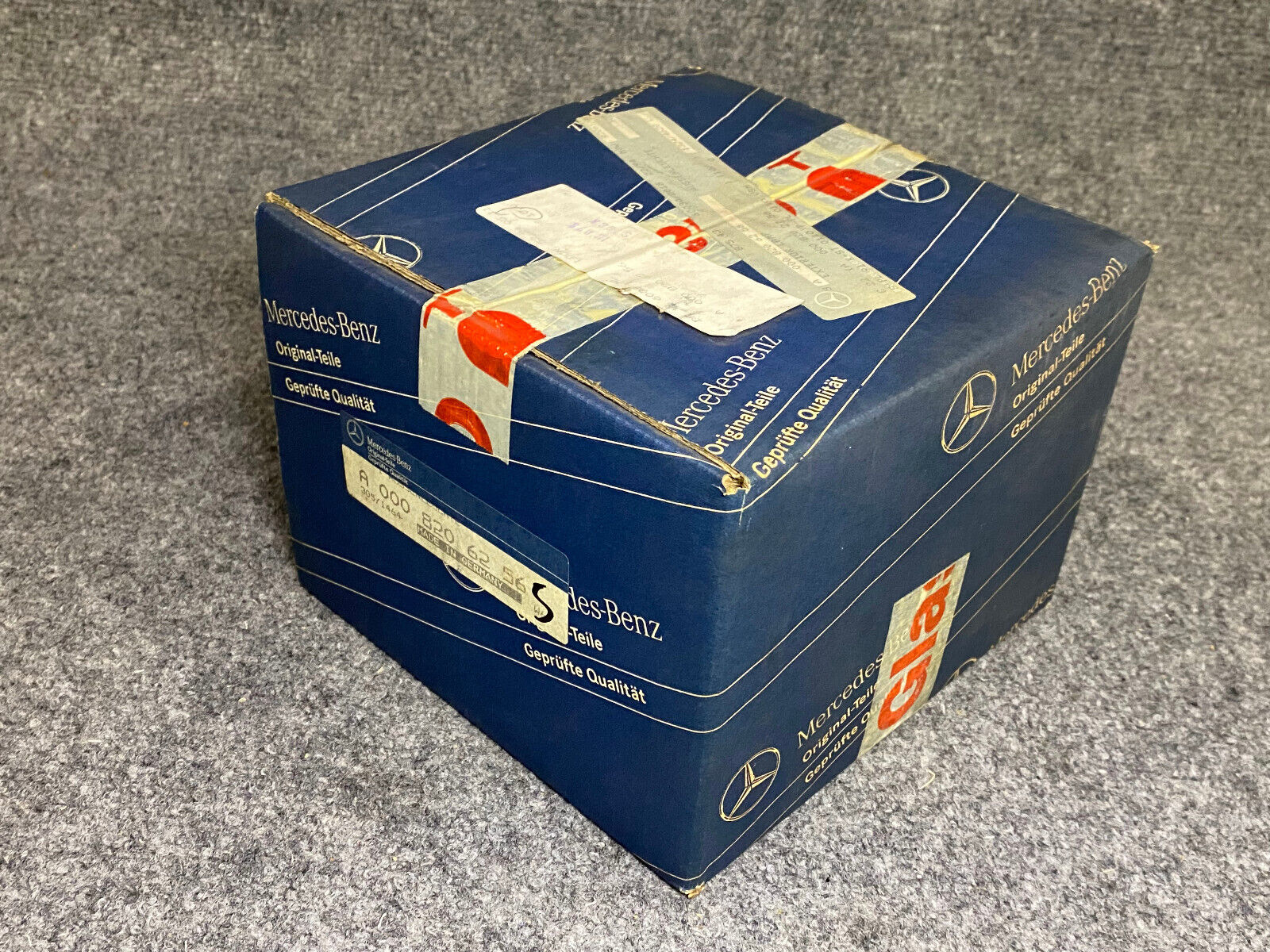 Hella Front Fog Lamp - 1N6 002 659-03 / A 000 820 62 56 - Fits MBZ O305 1968-73