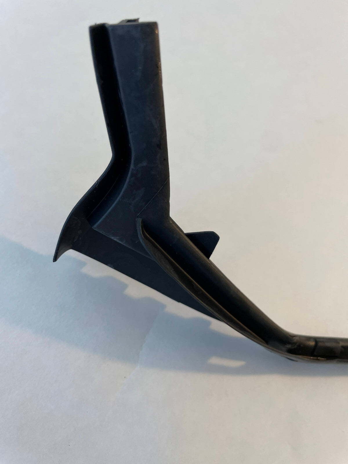 BMW Rear Window Bottom Molding - 51-71-7-033-257 - For BMW 750Li & Others
