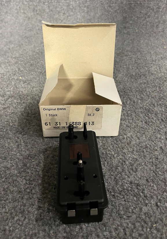 BMW Front Right Seat Adjusting Switch - 61-31-1-388-113 - BMW 735i, 735iL & More