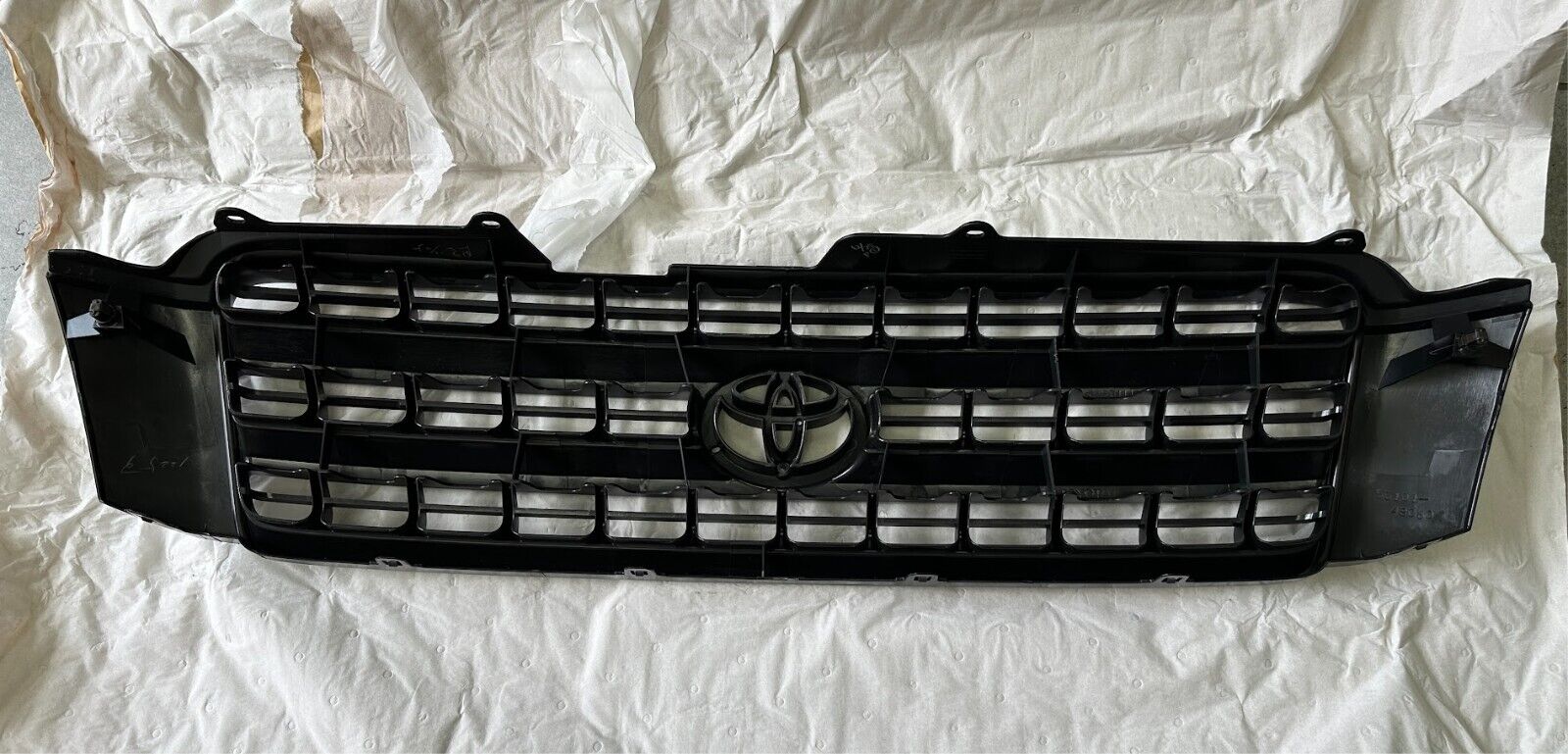Toyota Radiator Grille Sub Assembly - 53101-48923-C0 - For TY Highlander 2001-04