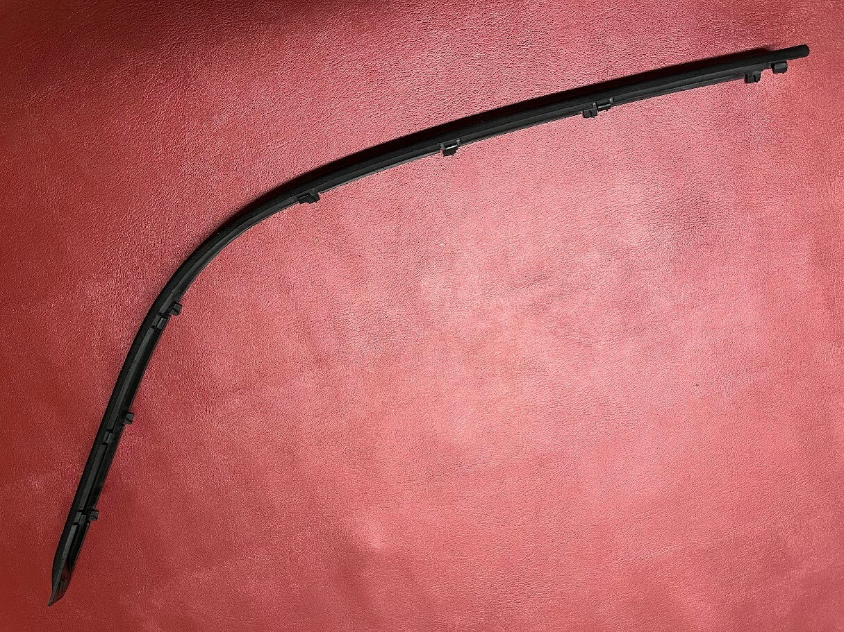ZGL Front RH Bumper Trim - 51-11-8-159-352 - For BMW 528i & 540i (1997-2000)