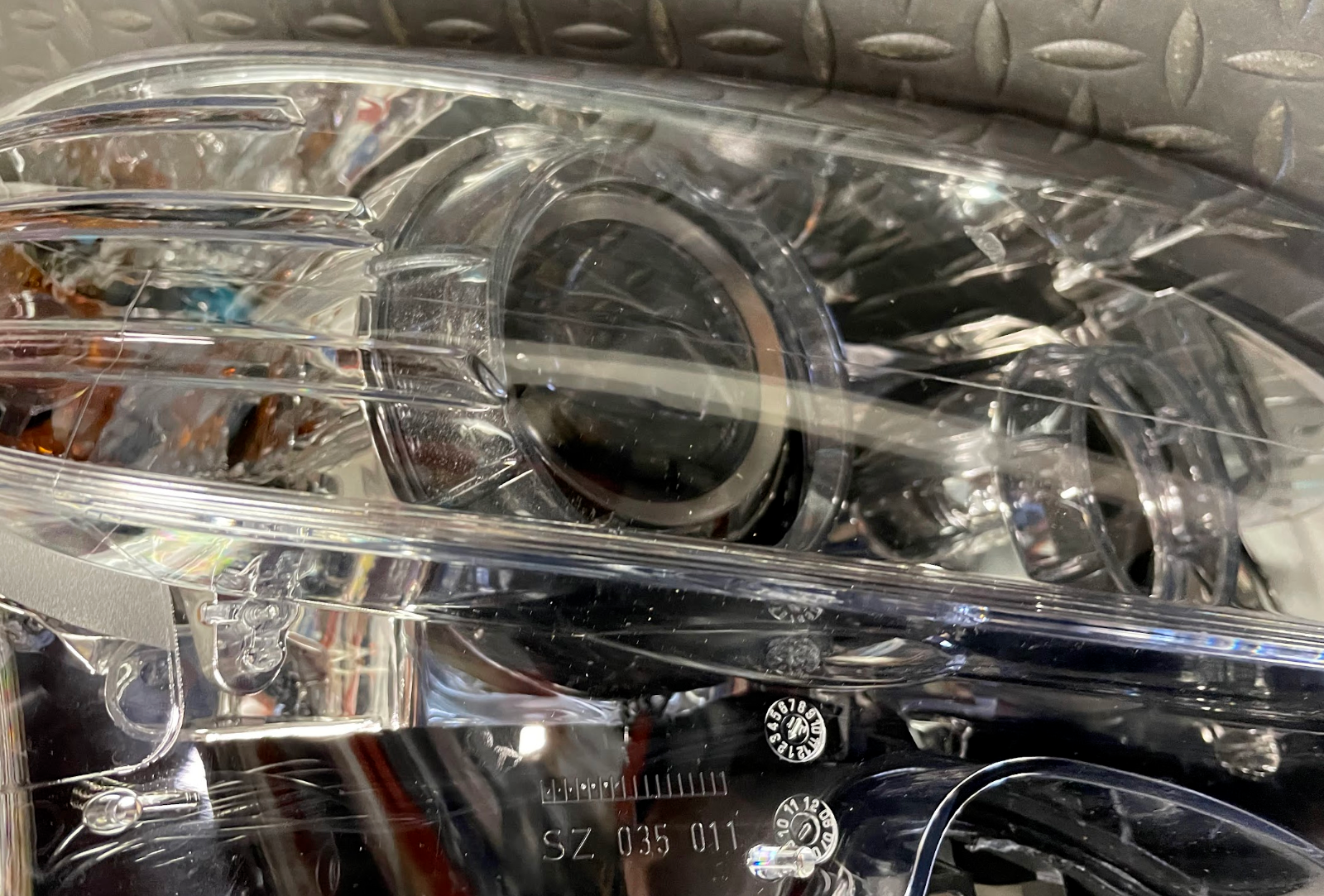Bosch Right Headlight Assy - 1 305 630 550 - For Mercedes-Benz W204 C63 AMG