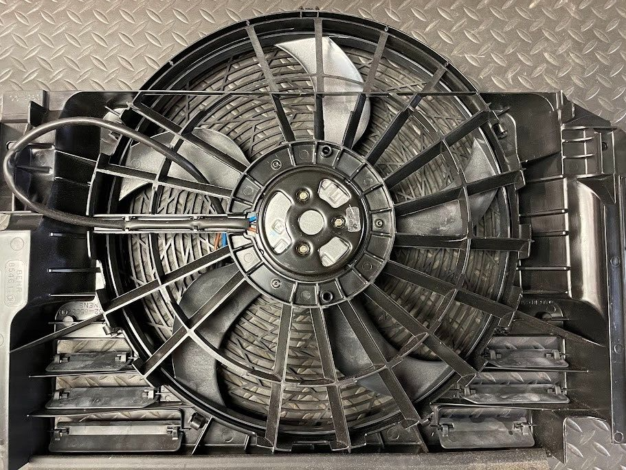 BMW Compression Shroud W/ Fan - 64-54-6-921-382 - For BMW X5 3.0d