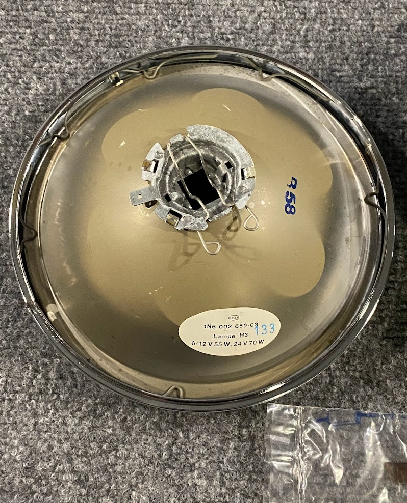 Hella Front Fog Lamp - 1N6 002 659-03 / A 000 820 62 56 - Fits MBZ O305 1968-73