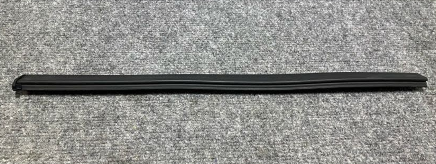 Mercedes-Benz LH Outer Window Frame - A 126 670 03 39 - Fits MBZ 560SEC 86-91