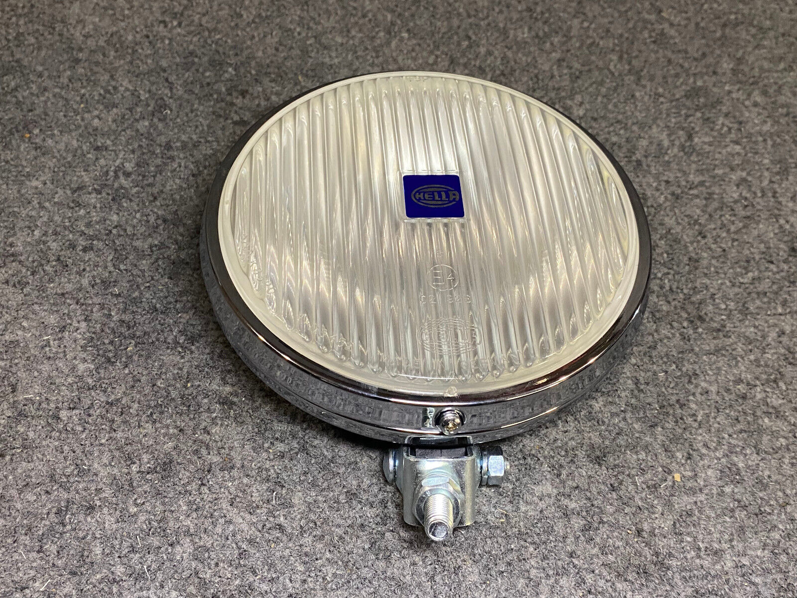 Hella Front Fog Lamp - 1N6 002 659-03 / A 000 820 62 56 - Fits MBZ O305 1968-73