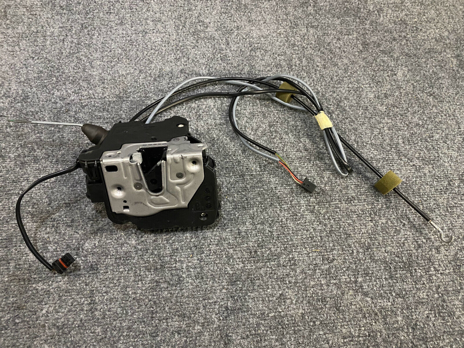 Mercedes-Benz Front LH Door Latch Assy - A 203-720-05-35 -Fits MBZ C230 & Others
