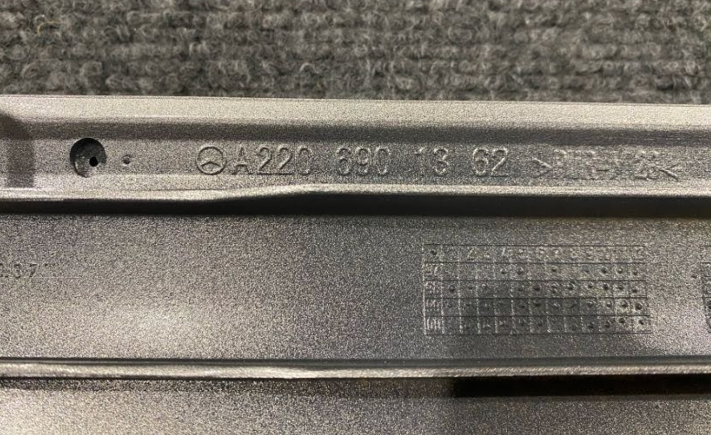 Mercedes-Benz LH Body Side Molding - A 220 690 13 62 - Fits MBZ S-Class 2000-06