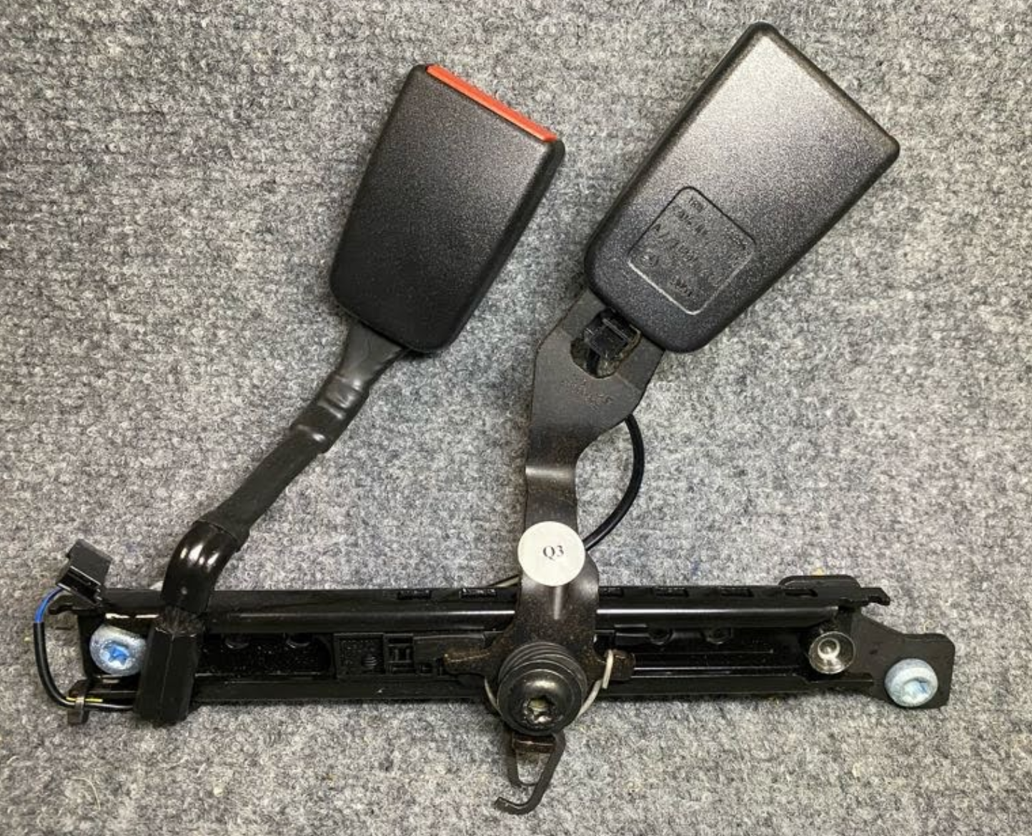 Mercedes-Benz Rear RH Seatbelt Buckle - 221-860-12-69-9051 - MBZ W221 S Class