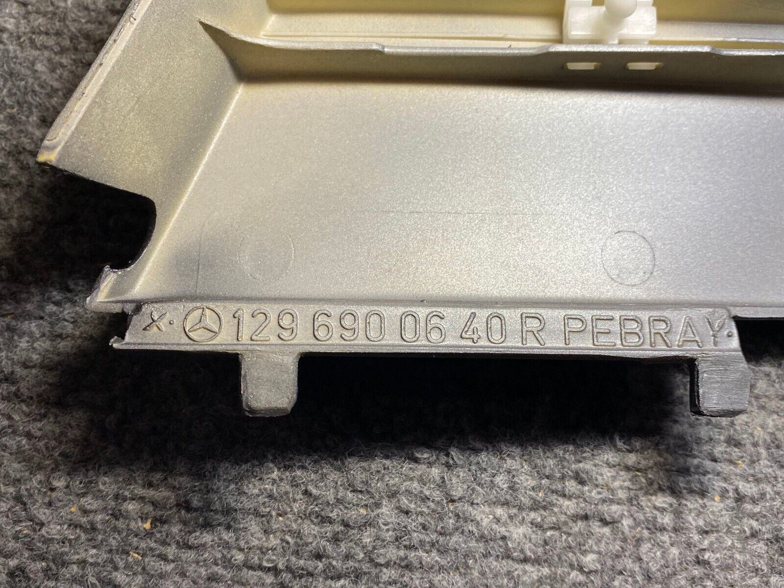 Mercedes-Benz Right Molding Assembly -A129-690-06-40- Fits MBZ 500 SL & Others
