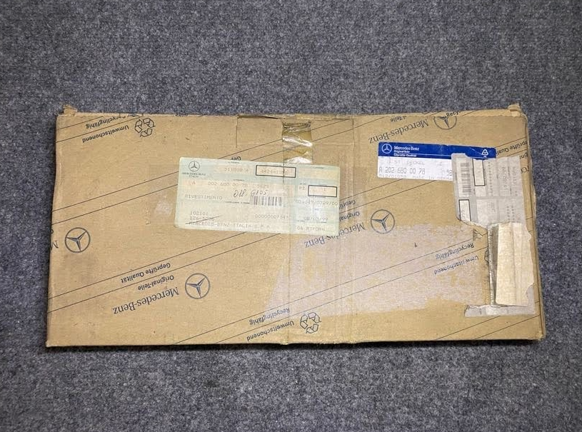 Mercedes-Benz Center Console Lid - A 202 680 00 78 5B29 - Fits MBZ C-Class 94-00