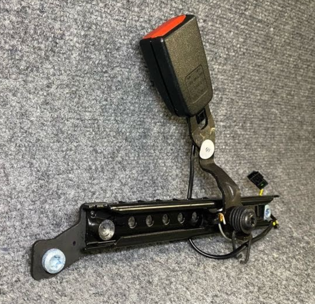 Mercedes-Benz Left Buckle - 221-860-11-69-9051 - For MBZ S350, S550, S600 & More