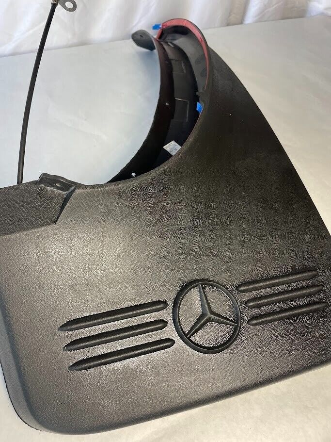 Mercedes-Benz Rear RH Mud Flap - 163-890-14-78 - For ML500 & ML320 (1998-2005)