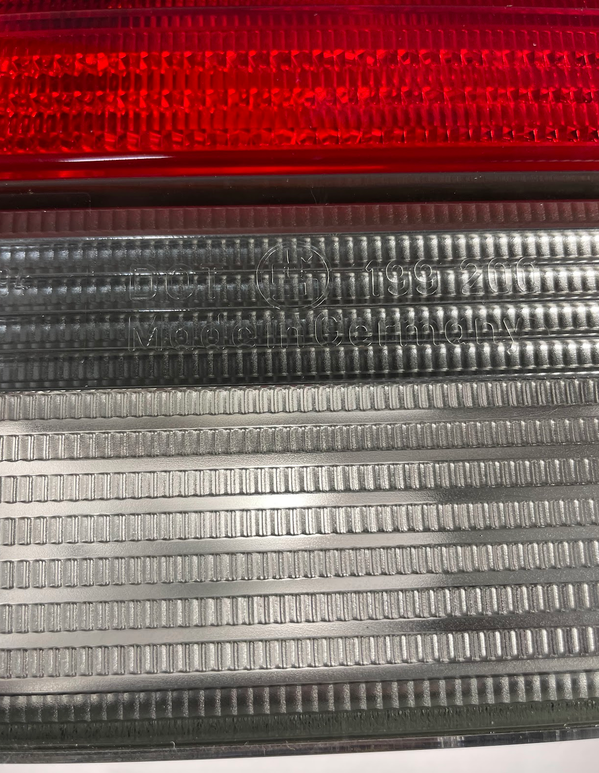 ULO RH Tail Light Lens - 5693-04 / 140-820-62-66 - For Mercedes-Benz S Class